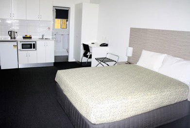 Emerald Park Motel - Sunshine Coast Guide 2