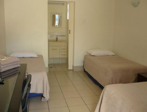 Black Marlin Motel - Sunshine Coast Guide 1