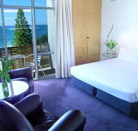 Hotel Dive - Sunshine Coast Guide