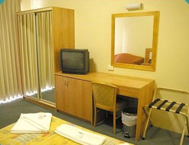 Rest Easy Motel - Sunshine Coast Guide 0