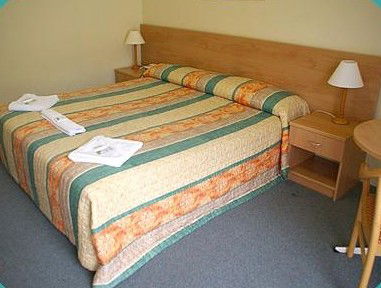 Rest Easy Motel - Sunshine Coast Guide 3