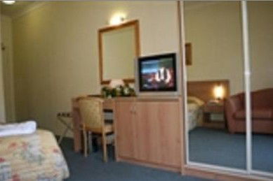 Rest Easy Motel - Sunshine Coast Guide 4