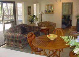 Lakeview Cottage - Sunshine Coast Guide 5