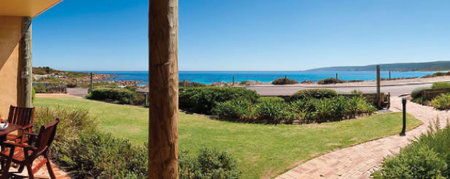 Canal Rocks Beachfront Apartments - Sunshine Coast Guide 4