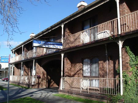 Albury Townhouse - Sunshine Coast Guide 0