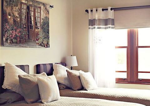 Redwing Farm - The Barn - Sunshine Coast Guide 2