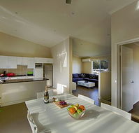 Middle Rock Holiday Resort - Sunshine Coast Guide