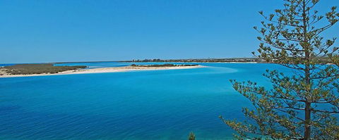 Cerulean Apartments - Sunshine Coast Guide 11