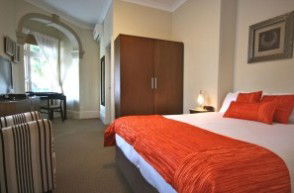Cremorne Point Manor - Sunshine Coast Guide 4