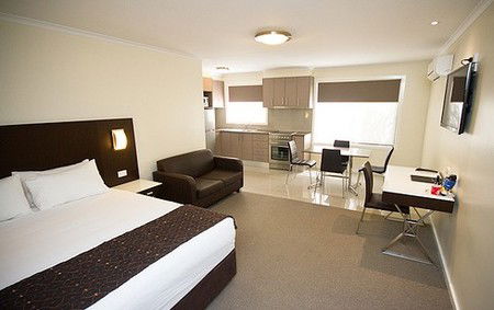 Country Comfort Premier Motel - Sunshine Coast Guide 0