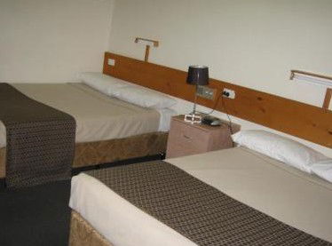 Banjo Paterson Inn - Sunshine Coast Guide 3