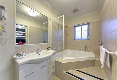 Comfort Inn And Suites Georgian Albury - Sunshine Coast Guide 0