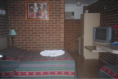 Buccaneer Motel - Sunshine Coast Guide 1