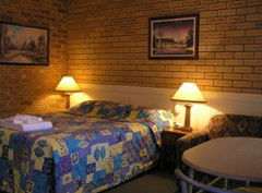 Blue Violet Motor Inn - Sunshine Coast Guide 2