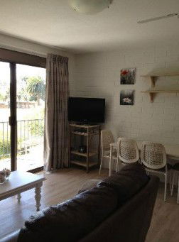 Aquarius Holiday Apartments - Sunshine Coast Guide 2