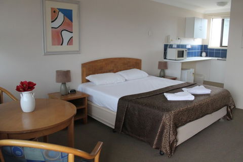 A' Montego Mermaid Beach Motel - Sunshine Coast Guide 1