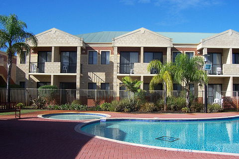 Country Comfort Inter City Perth Hotel & Apartments - Sunshine Coast Guide 0