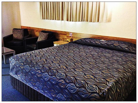 Emerald Meteor Motel - Sunshine Coast Guide 2