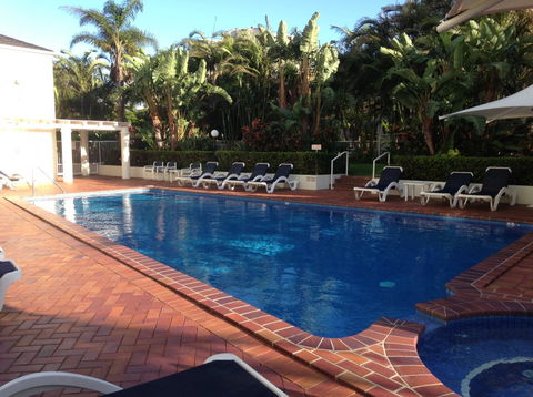 Crest Apartments - Sunshine Coast Guide 2