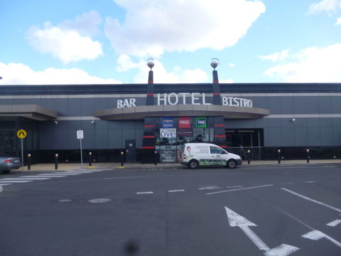 Epping Plaza Hotel - Sunshine Coast Guide 0