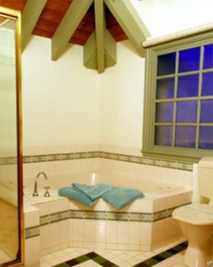 The Olde Maritime Motor Inn - Sunshine Coast Guide 0