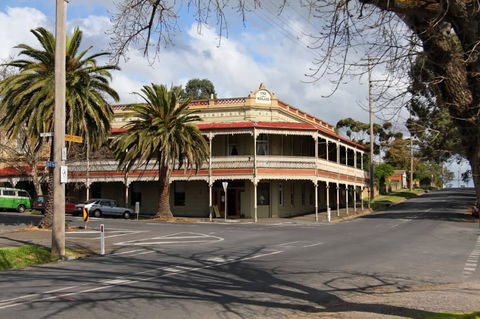 The Midland Hotel, Castlemaine - Sunshine Coast Guide 0