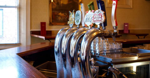 GILBERT STREET HOTEL - Sunshine Coast Guide 0