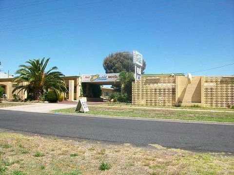 Nhill Oasis Motel - Sunshine Coast Guide 0