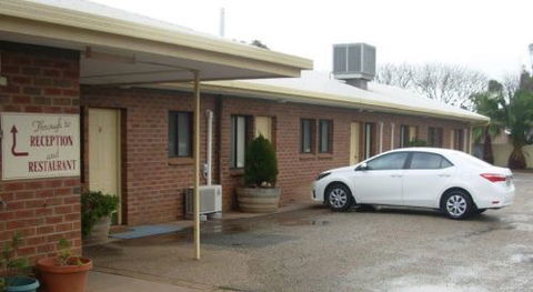Roundhouse Motel - Sunshine Coast Guide 6