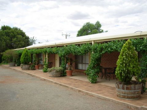 Roundhouse Motel - Sunshine Coast Guide 8