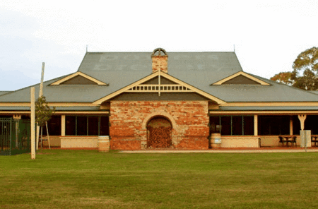 Potters Hotel And Brewery - Sunshine Coast Guide