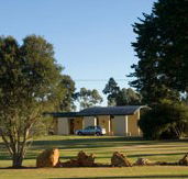  William Macintosh Motor Lodge - Sunshine Coast Guide