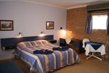 Deer Park Motor Inn - Sunshine Coast Guide 1