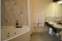 Deer Park Motor Inn - Sunshine Coast Guide 3