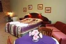 Deer Park Motor Inn - Sunshine Coast Guide 4