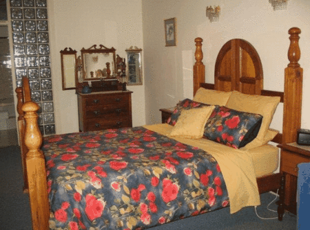 Cedars Indulgence Retreat - Sunshine Coast Guide 0