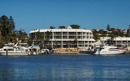 Pier 21 Apartment Hotel - Sunshine Coast Guide 0