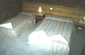 Tabourie Lake Motor Inn Resort - Sunshine Coast Guide 2