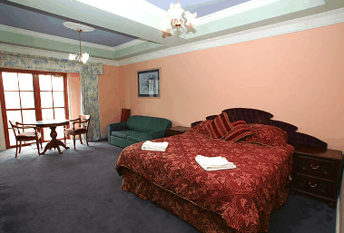 Hatchers Manor - Sunshine Coast Guide