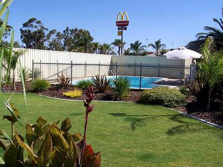 Renmark Motor Inn - Sunshine Coast Guide 3