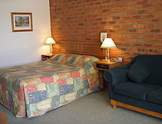 Australian Settlers Motor Inn - Sunshine Coast Guide 0
