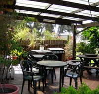 Lake Front Motel - Sunshine Coast Guide