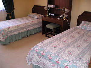 Adelaide Terraced Apartments - Sunshine Coast Guide 0