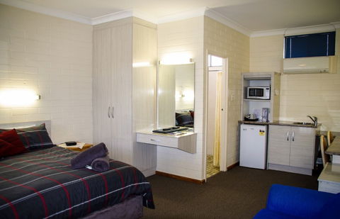 Ventura Motel - Sunshine Coast Guide 6
