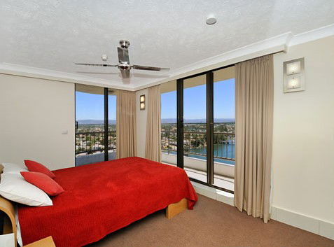 Alexander Holiday Apartments - Sunshine Coast Guide 1