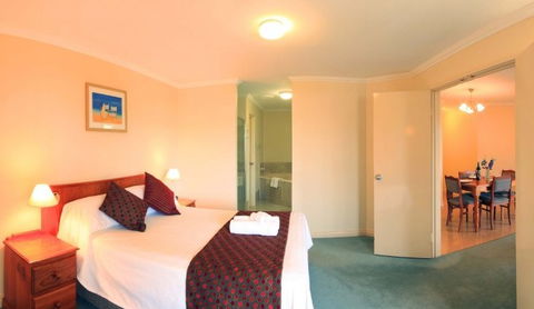Abbey Beach Resort - Sunshine Coast Guide 1