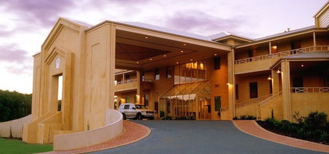 Abbey Beach Resort - Sunshine Coast Guide 3
