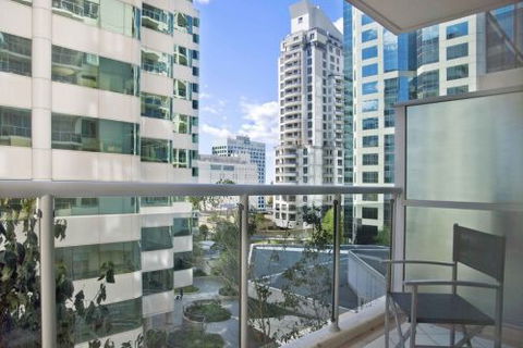 Astra Apartments - Chatswood - Sunshine Coast Guide 0