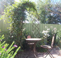 Robyn's Nest Country Cottages - Sunshine Coast Guide