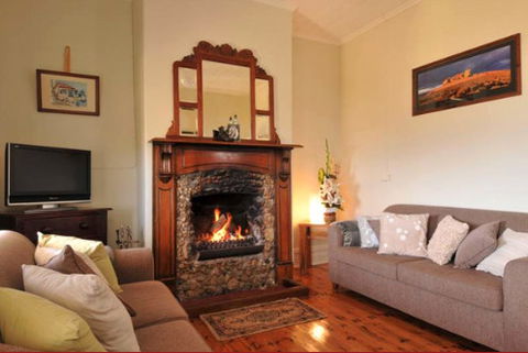 Charlie Bates Cottage - Sunshine Coast Guide 2
